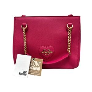 #lovemoschino Fucsia Pink Crossbody Bag.
N E W with detachable Straps #moschino